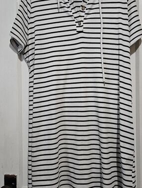 Striped Ribbed Short Sleeve Hoodie Dress - Black & White